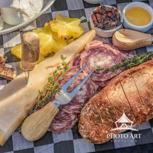 Bon Appétit (New York, USA) 113 The vineyards on Long Island's North Fork are overflowing with good wine and delicious food. Bon