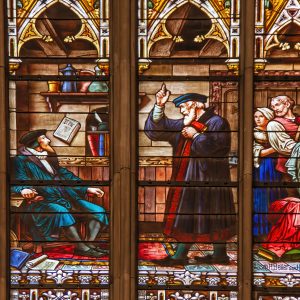 Stained Glass Window – Tinsdale 65 This stained glass window is located inside a church in Munich, Germany. It shows Tinsdale debating