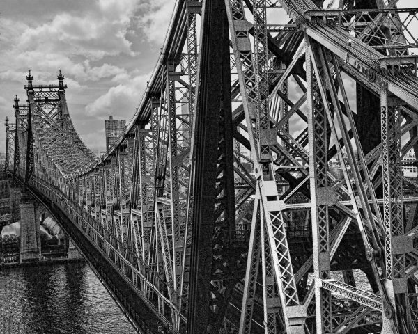 Marvel at the beauty of the bridge in this stunning photograph capturing the iconic Queensboro