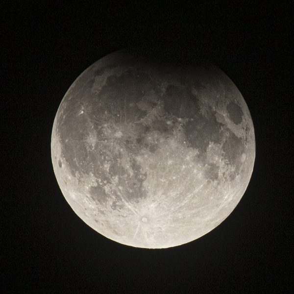 The lunar eclipse caused by the shadow of the earth on the moon. It was taken in September 17, 2024