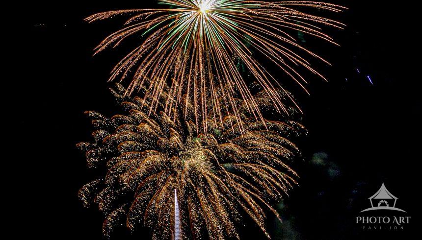 Multiple bursts of Gold (from sodium) & Green (from barium) shells create a look of wheat stalks