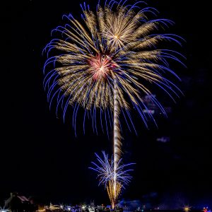 Multiple bursts of Blue (copper) & Gold (sodium) shells create a beautiful composition in the sky,