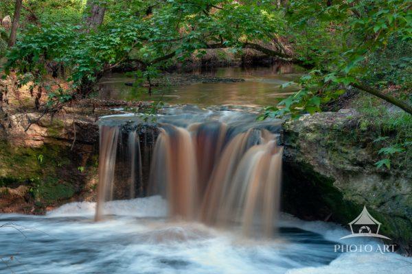 Yes, there are waterfalls in Florida! It's only 10' tall but still beautiful and a short walk