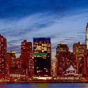 Manhattan is a paradise for those who love architecture. During night time the buildings look