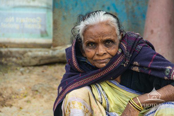 Woman working on the streets of Kolkata