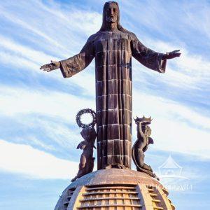 The Monumento a Cristo is located at a hill at the state of Guanajuato.