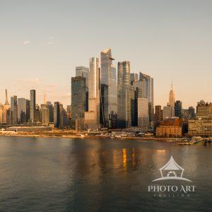 Manhattan is paradise for those that we love architecture.