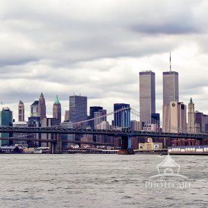 I love how the twin towers were just behind the Manhattan bridge.